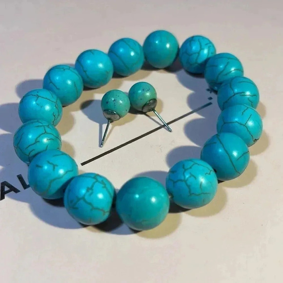 Turquoise Bracelet and Earrings Set - Picture 4 of 8